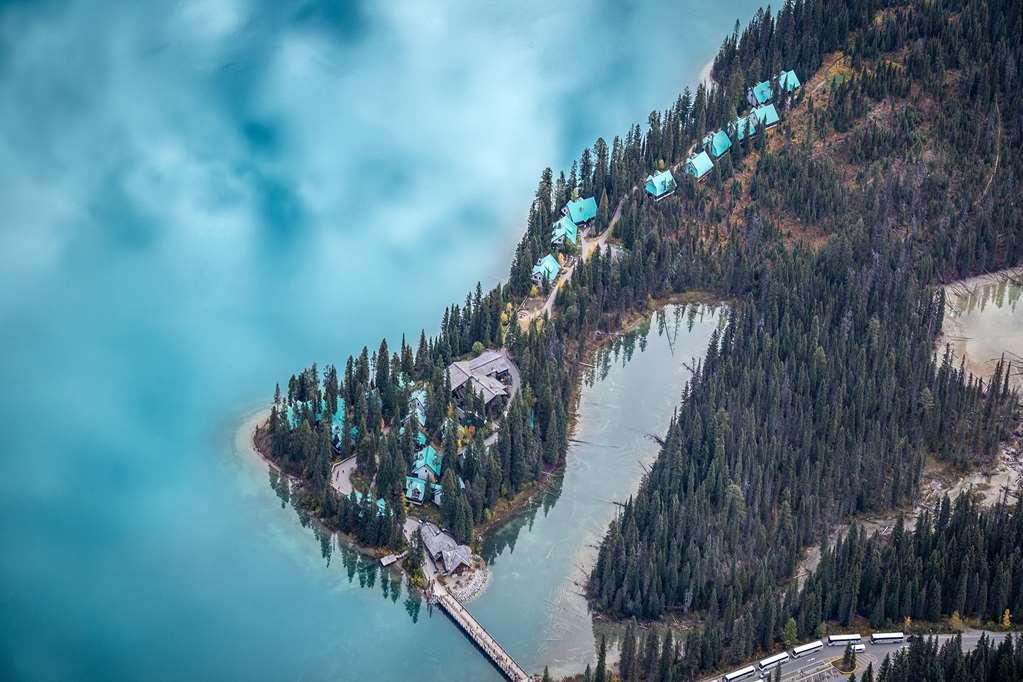 Emerald Lake Lodge Field Exterior foto